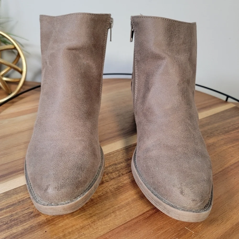 Very Volatile Vegan Leather Ankle Boots Size 8